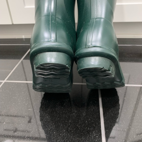 UGG Australia Women’s Rain Boots - Picture 7 of 10